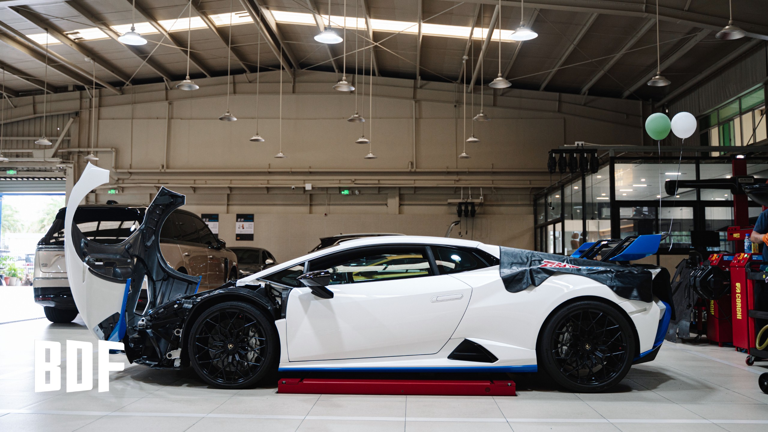 兰博基尼 Huracan STO 更换摩特 300V 0W40竞技机油+曼牌机滤